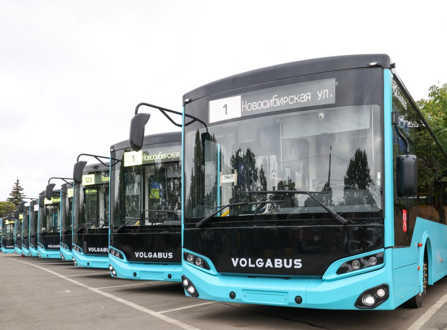 Губернатор Санкт-Петербурга осмотрел новые автобусы «Волгабас».